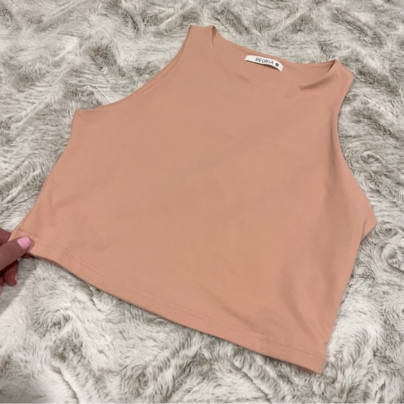 Light Pink Crop Tank Top ๐ Tik Tok Fave from Amazon ๐ Size Medium - Picture 2 of 2